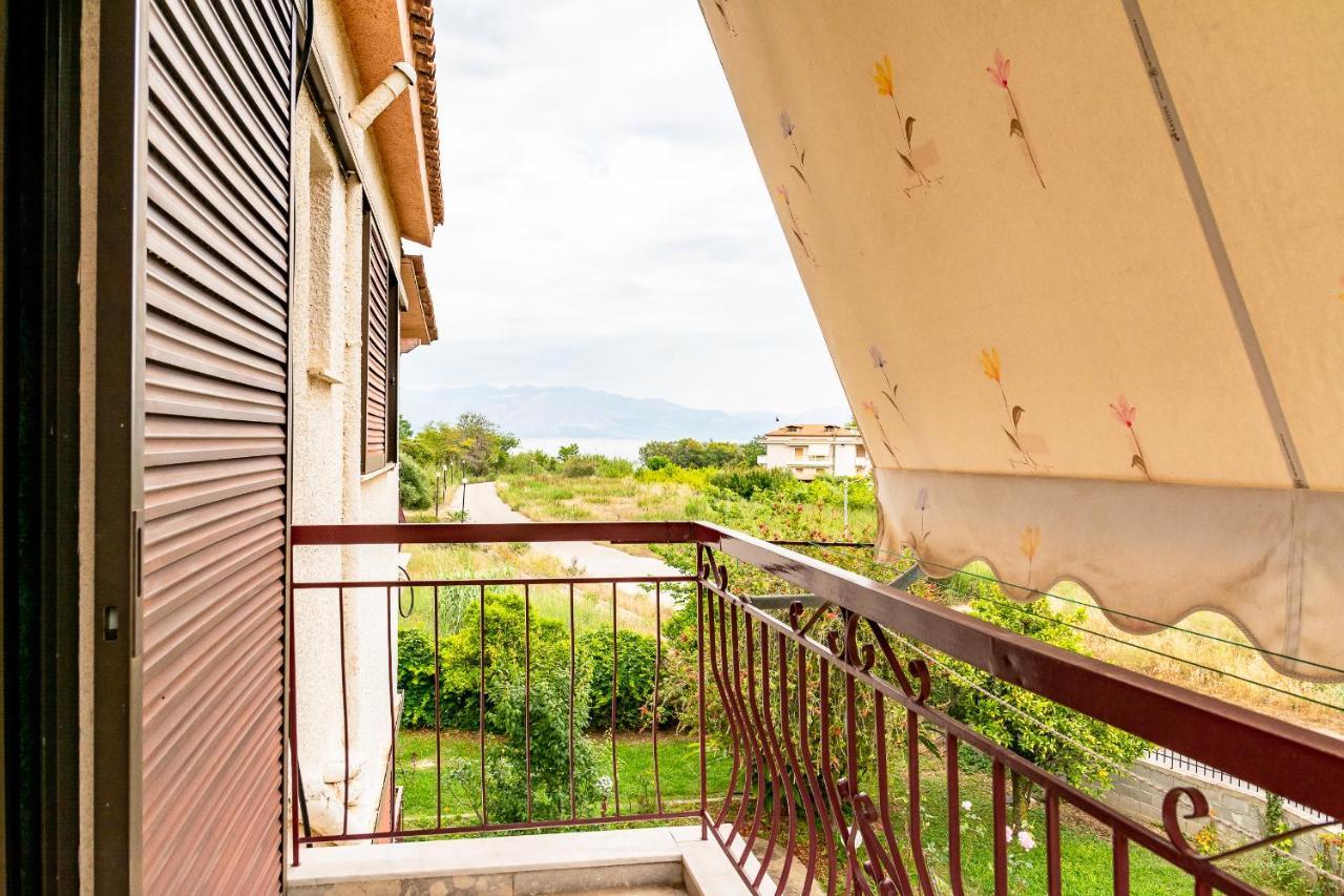Ritsinia Apartments เอยิโอ ภายนอก รูปภาพ